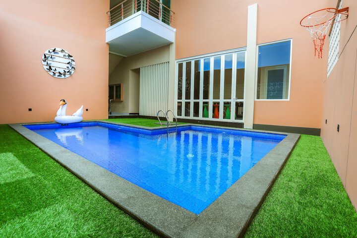 Pool 8 of 9