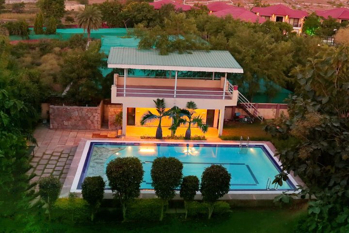 Pool 70 of 101