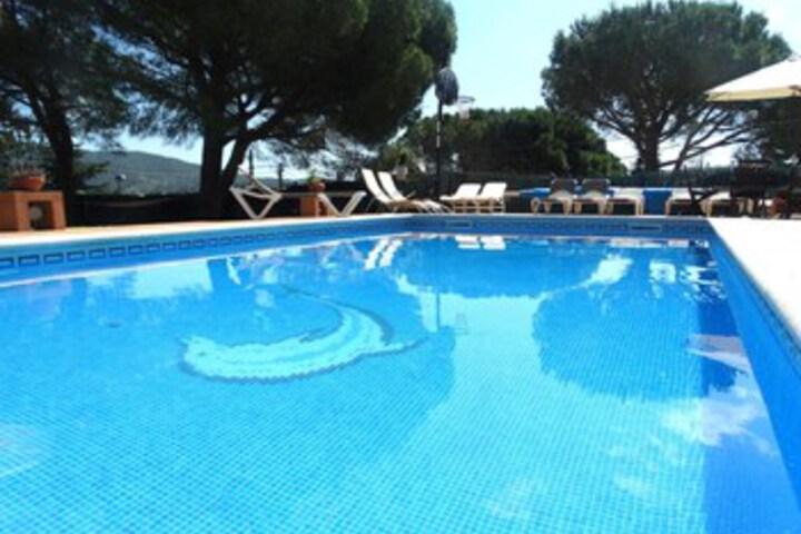Pool 21 of 47