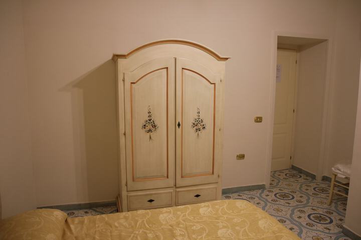 Room 21 of 28