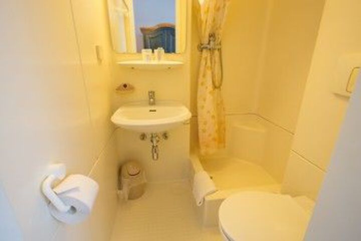 Room 2 of 20