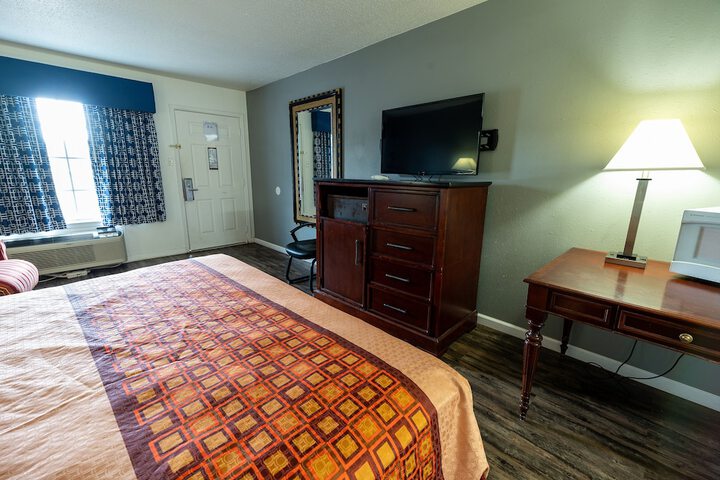Standard | King Bed (3 of 6)