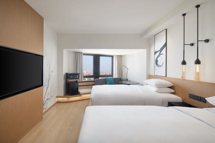 Room 6 of 20