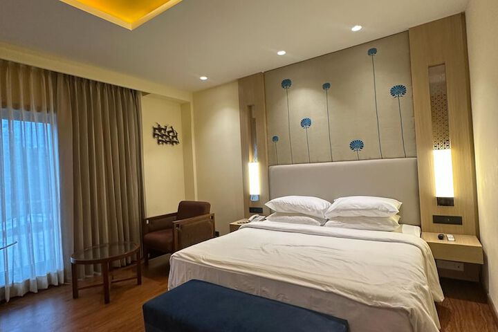 Room 11 of 40