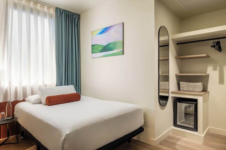 Room 13 of 39