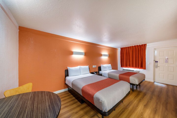 2 Double Beds (8 of 11)