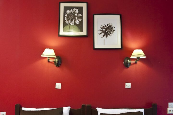 Room 7 of 9