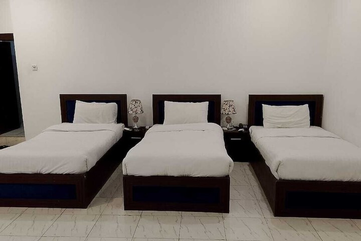 Room 7 of 13