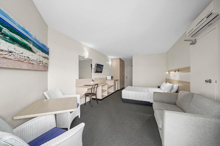 Room 13 of 30