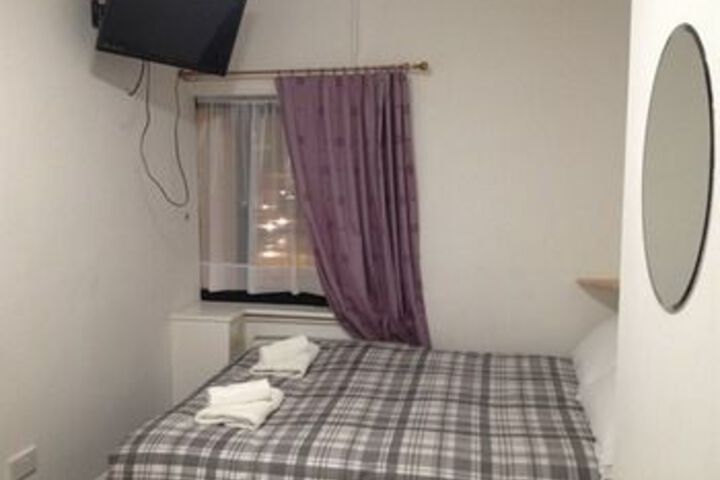 Room 10 of 15