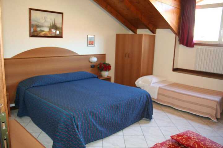 Room 10 of 50