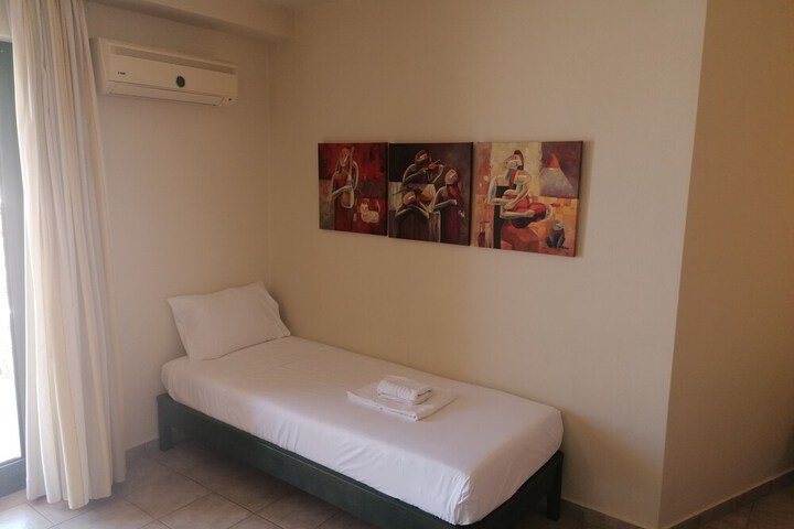 Room 18 of 134