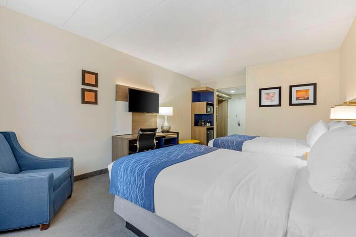 2 Double Beds (3 of 6)