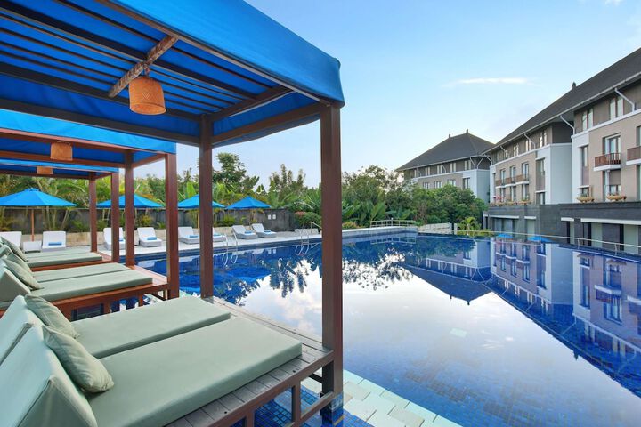 Hotel Pool