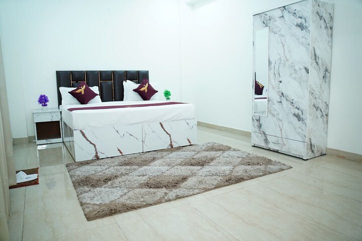 Room 5 of 8