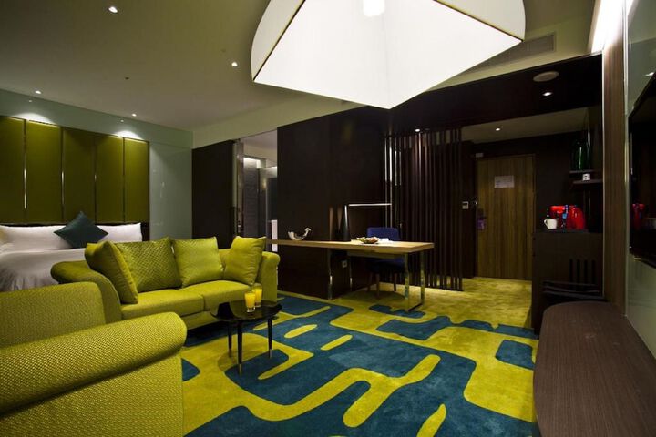 Room 15 of 48