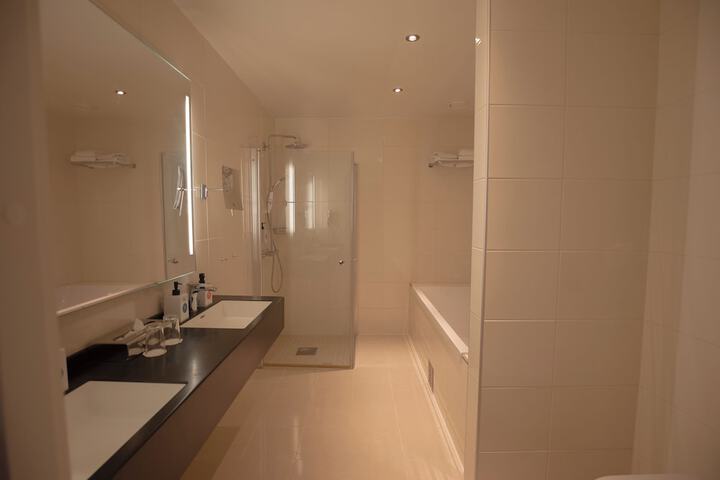 Room 43 of 80