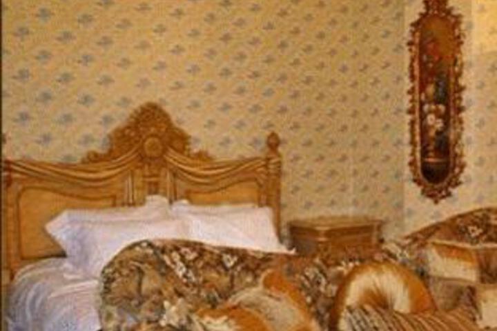 Room 5 of 6