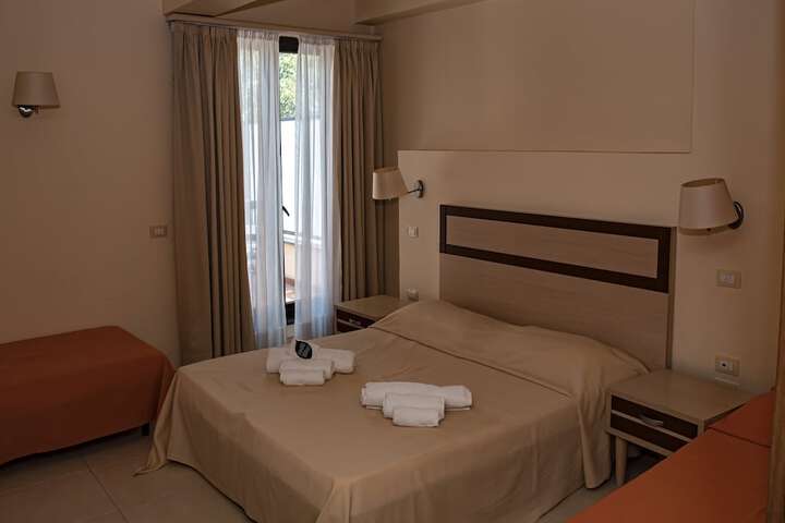 Room 9 of 62