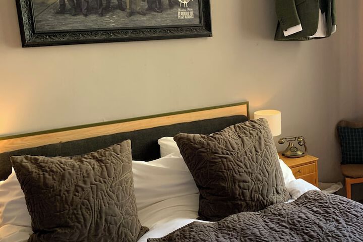 Room 90 of 272