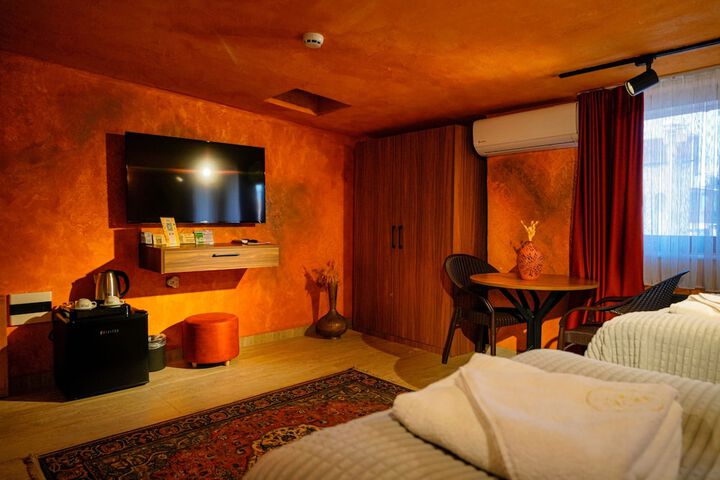 Room 30 of 244