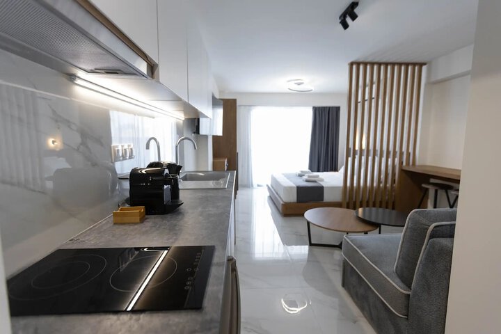 Room 6 of 82