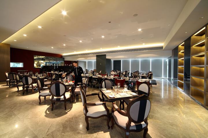 Dining 39 of 46