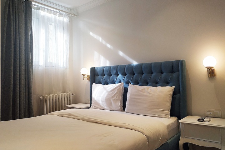 Room 13 of 32