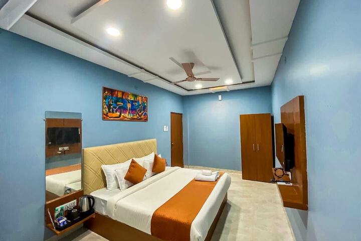 Room 3 of 20
