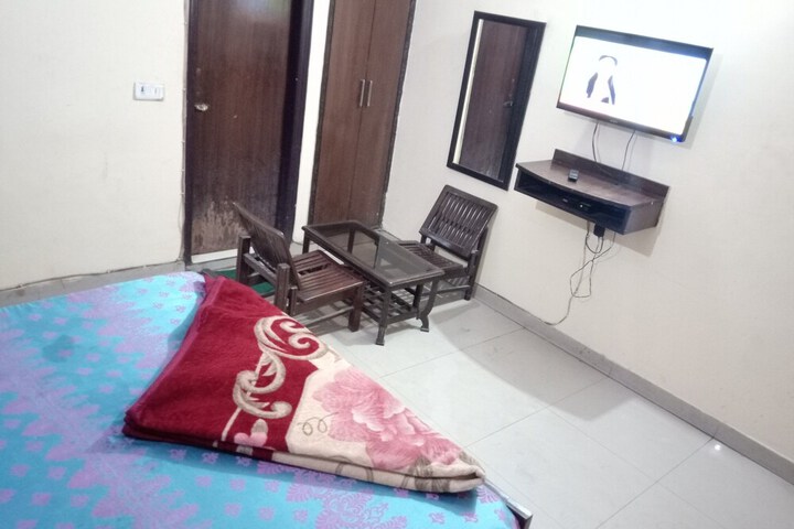 Room 4 of 20