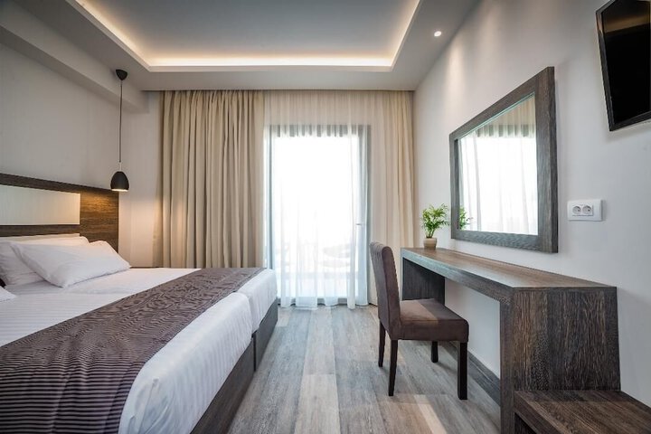 Room 2 of 27