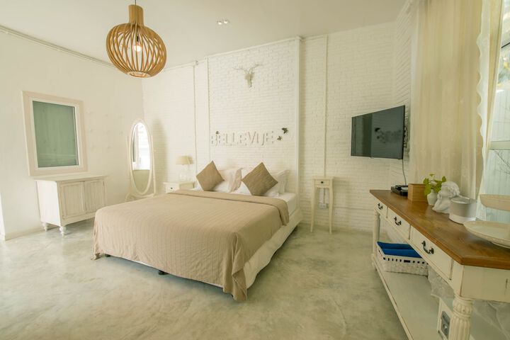 Room 8 of 115
