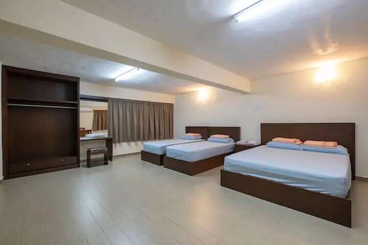 Room 8 of 16