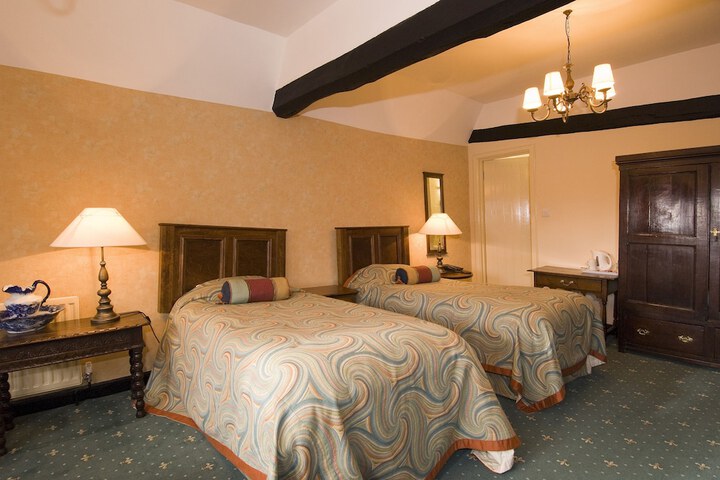 Room 4 of 48