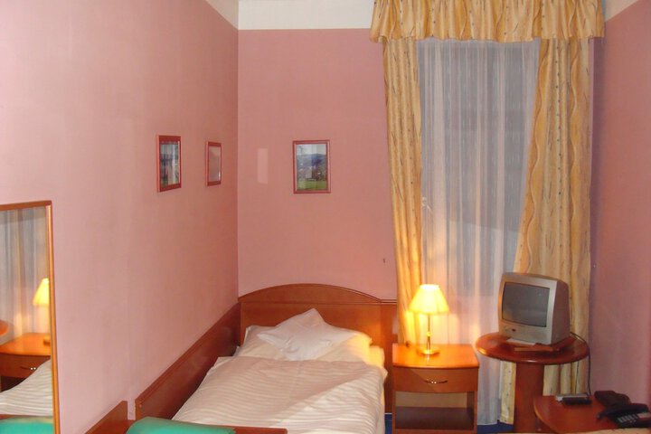 Room 3 of 39