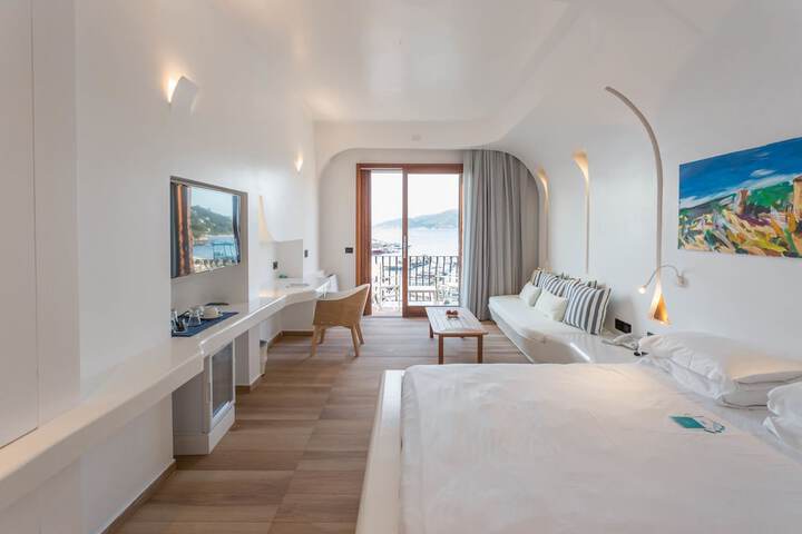 Room 3 of 148