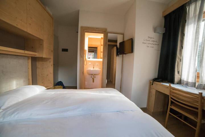 Room 13 of 48