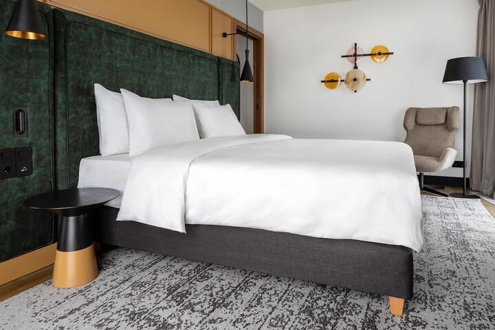Room 41 of 228