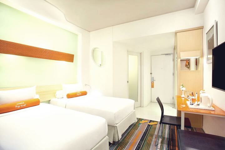 Room 3 of 44