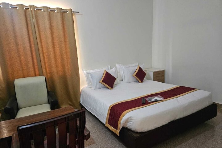 Room 8 of 11