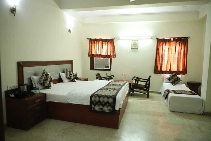 Room 9 of 31