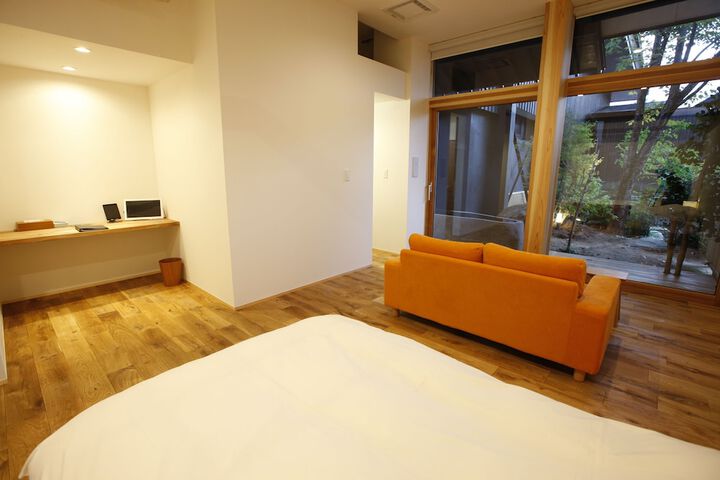 Room 7 of 83