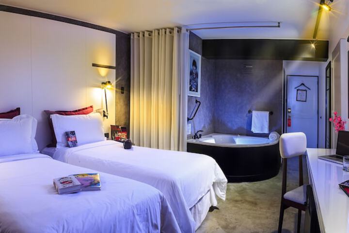Room 2 of 82