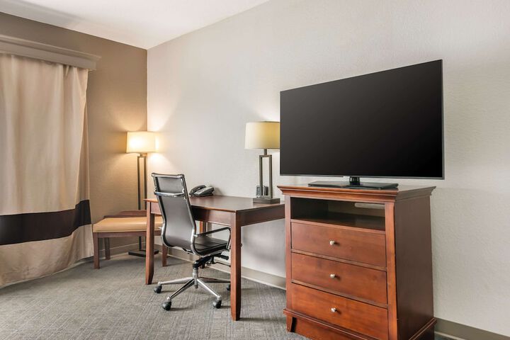 2 Queen Beds Suite (13 of 16)