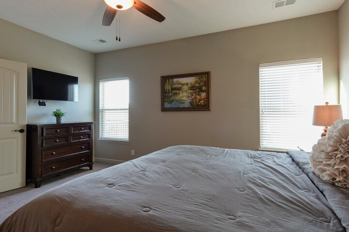 Room 4 of 27