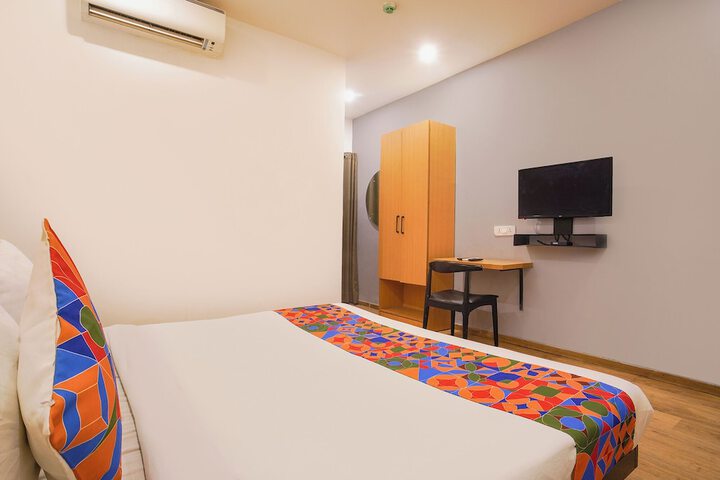 Room 15 of 28