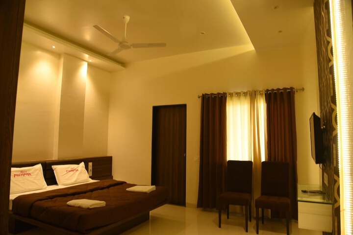 Room 12 of 43