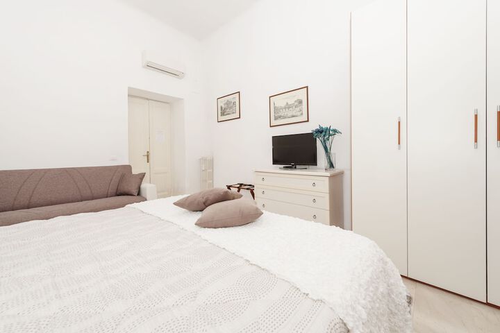 Room 7 of 20