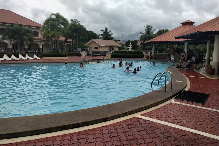 Pool 102 of 199