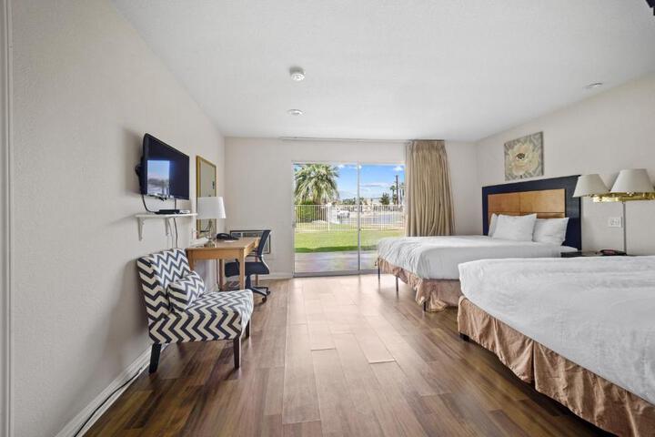 Basic 2 Queen Beds City View (1 of 12)